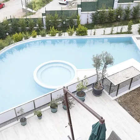 Lovely Flat With Shared Pool And Balcony In Mudanya בורסה