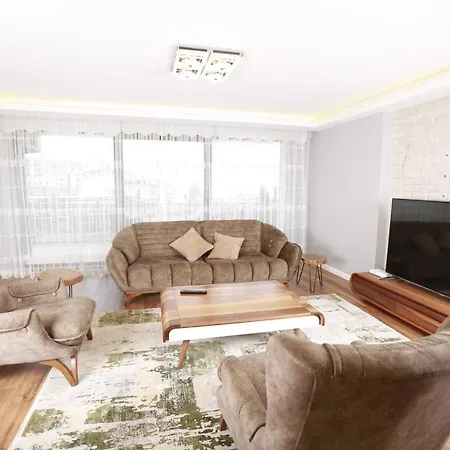 Lovely Flat With Shared Pool And Balcony In Mudanya דירה *