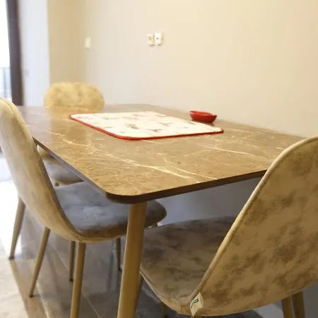 Lovely Flat With Shared Pool And Balcony In Mudanya דירה