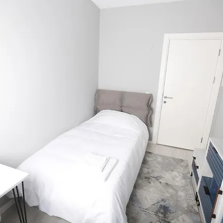 Lovely Flat With Shared Pool And Balcony In Mudanya דירה בורסה